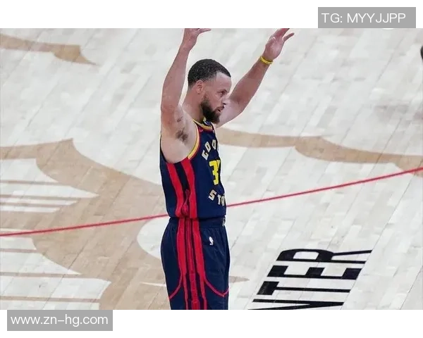 库里绝杀三分后怒吼挥拳对摄像机示威掘金赶紧暂停